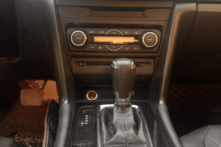 Used Mazda 3 Axela 2017 Sedan 1.5L Automatic Luxury Model Emission Standard China V Interior 4