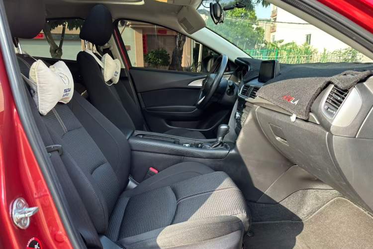 Used Mazda 3 Axela 2017 Sedan 1.5L Automatic Luxury Model Emission Standard China V Interior 4