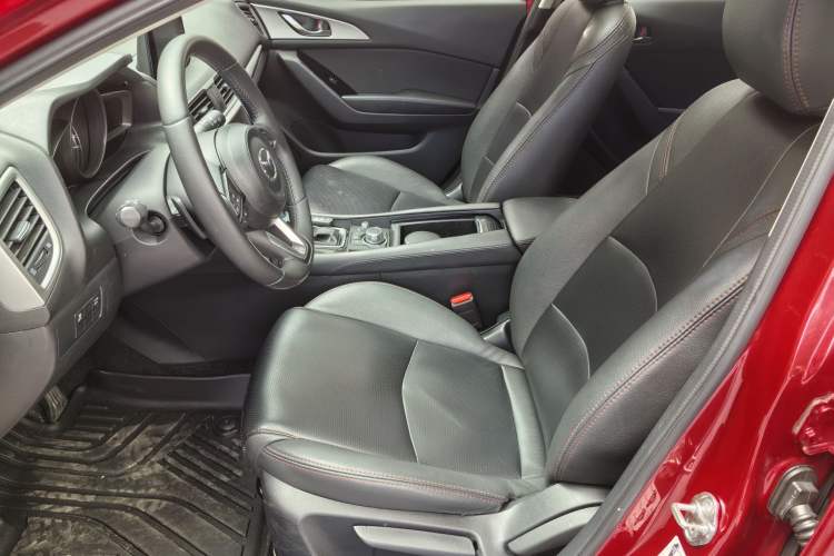 Used Mazda 3 Axela 2017 Hatchback 2.0L Automatic Luxury Model Emission Standard China V Interior 4