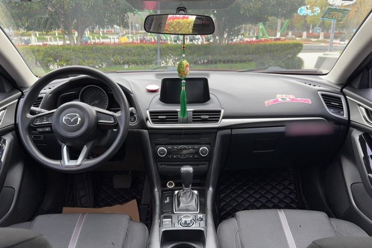 Used Mazda 3 Axela 2017 Hatchback 1.5L Automatic Luxury Model Emission Standard China V Interior 4
