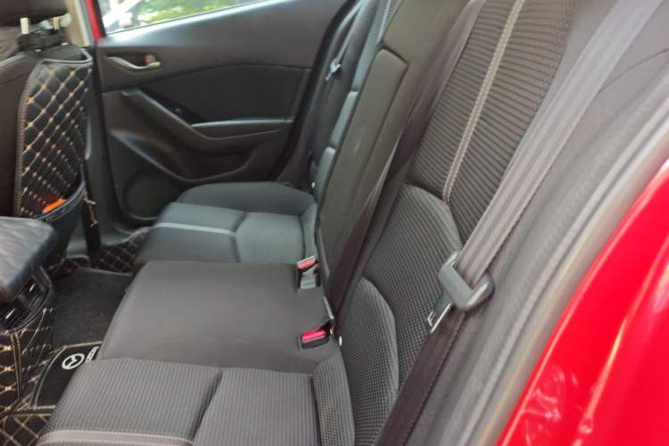 Used Mazda 3 Axela 2017 Sedan 1.5L Automatic Luxury Model China VI Standard Interior 4