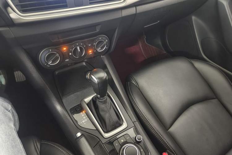 Used Mazda 3 Axela 2017 Sedan 1.5L Automatic Comfort Model Emission Standard China V Interior 5