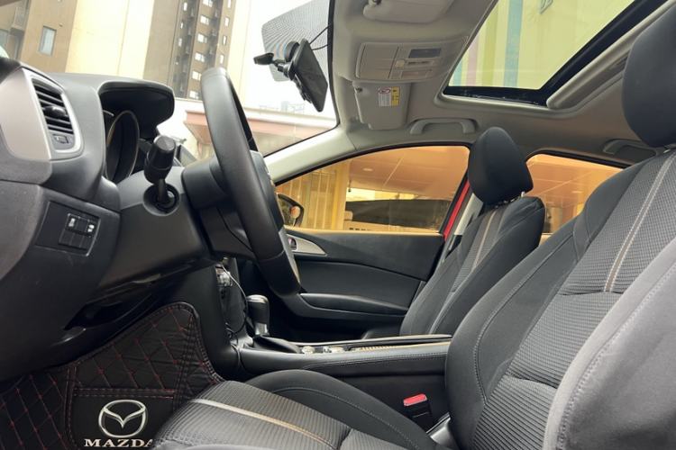 Used Mazda 3 Axela 2017 Sedan 1.5L Automatic Luxury Model Emission Standard China V Interior 5