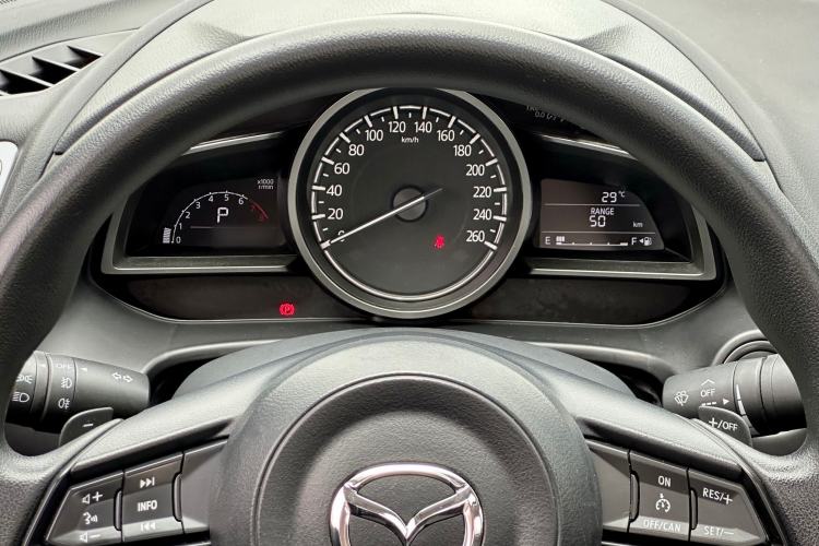 Used Mazda 3 Axela 2017 Sedan 1.5L Automatic Luxury Model China VI Standard Interior 5