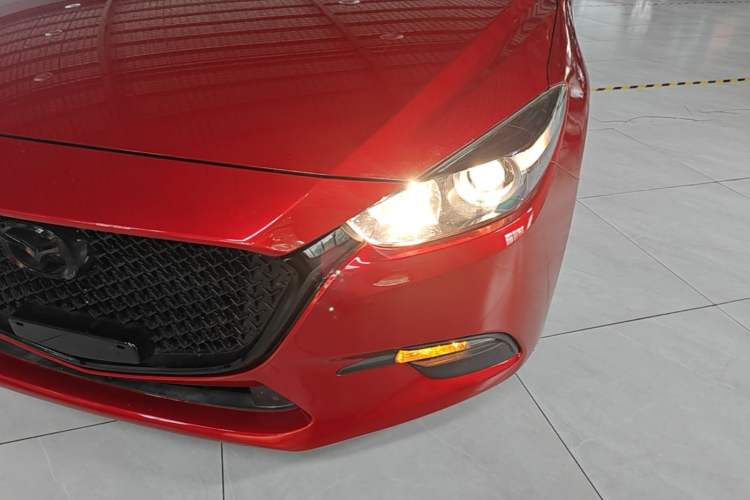 Used Mazda 3 Axela 2017 Sedan 1.5L Automatic Comfort Model Emission Standard China V Left Front Headlight