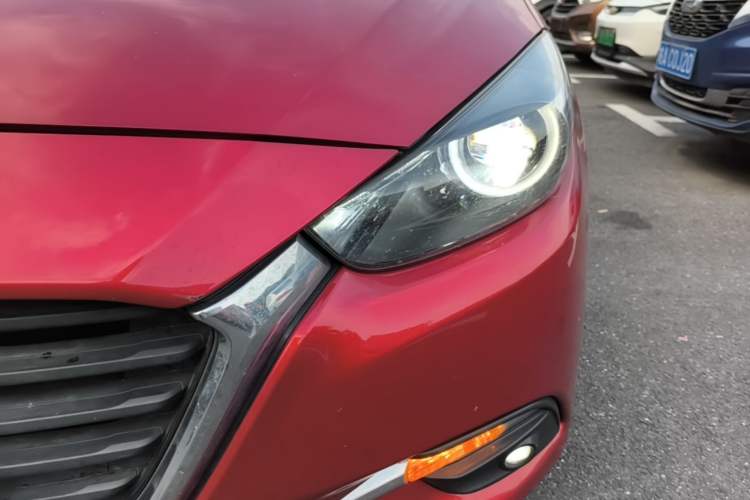 Used Mazda 3 Axela 2017 Sedan 1.5L Automatic Luxury Model Emission Standard China V Left Front Headlight