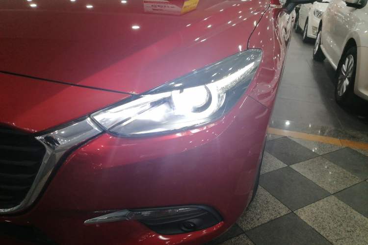 Used Mazda 3 Axela 2017 Sedan 1.5L Automatic Luxury Model Emission Standard China V Left Front Headlight