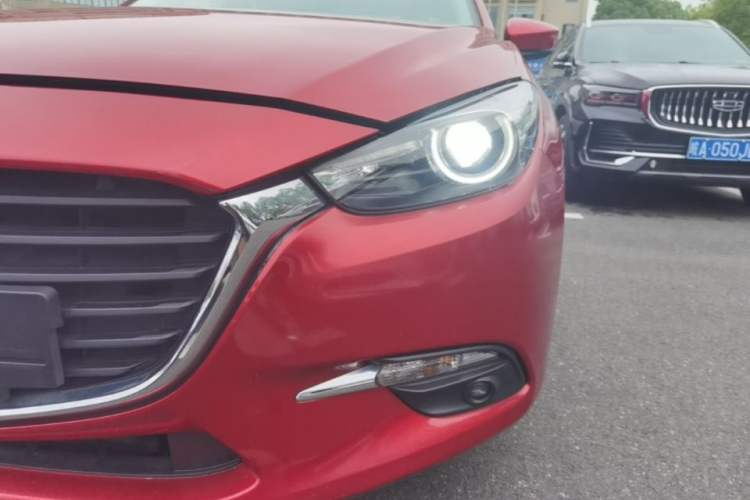 Used Mazda 3 Axela 2017 Sedan 1.5L Automatic Luxury Model Emission Standard China V Left Front Headlight