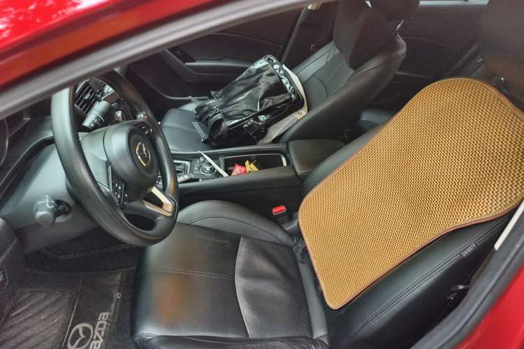 Used Mazda 3 Axela 2017 Sedan 1.5L Automatic Luxury Model Emission Standard China V Left Front Seat