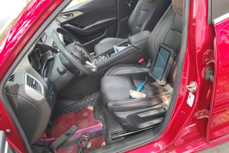 Used Mazda 3 Axela 2017 Hatchback 1.5L Automatic Luxury Model China VI Standard Left Front Seat