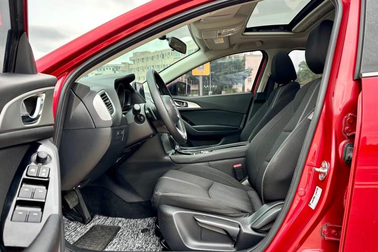 Used Mazda 3 Axela 2017 Sedan 1.5L Automatic Luxury Model China VI Standard Left Front Seat