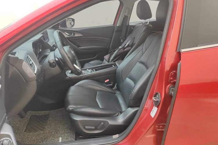 Used Mazda 3 Axela 2017 Hatchback 2.0L Automatic Sport Model China V Emission Standard Left Front Seat