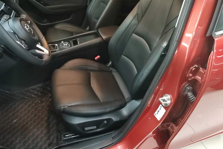 Used Mazda 3 Axela 2017 Hatchback 2.0L Automatic Sport Model China V Emission Standard Left Front Seat