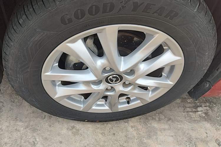 Used Mazda 3 Axela 2017 Sedan 1.5L Automatic Luxury Model Emission Standard China V Left Front Wheel Hub