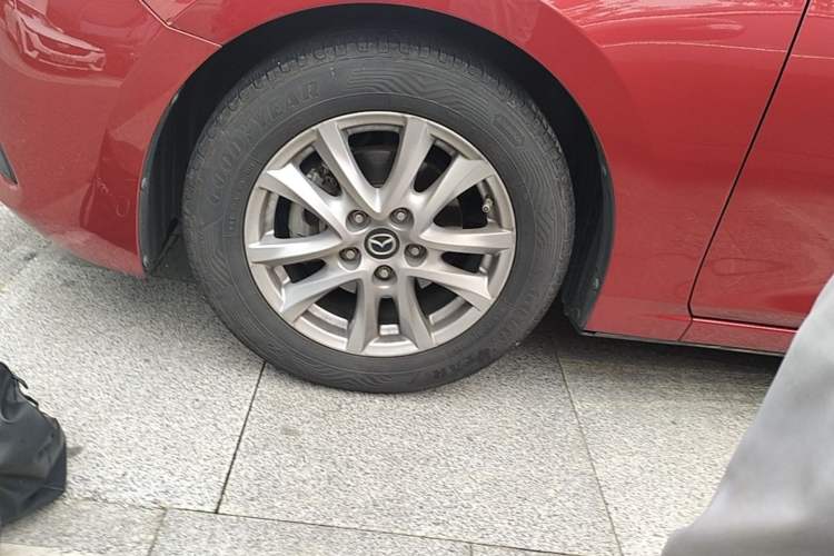 Used Mazda 3 Axela 2017 Sedan 1.5L Automatic Luxury Model Emission Standard China V Left Front Wheel Hub