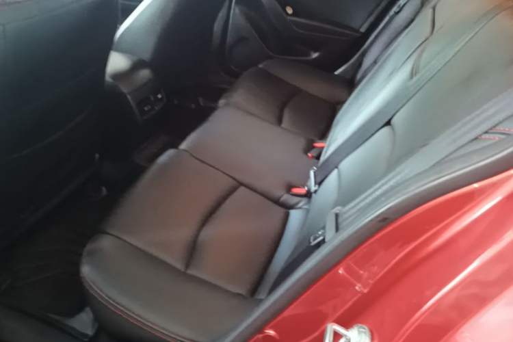 Used Mazda 3 Axela 2017 Sedan 1.5L Automatic Luxury Model Emission Standard China V Left Rear Seat