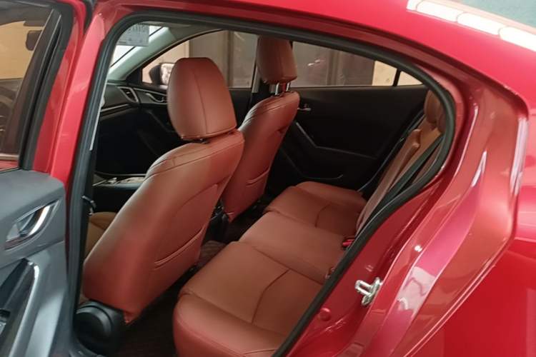 Used Mazda 3 Axela 2017 Sedan 1.5L Automatic Luxury Model Emission Standard China V Left Rear Seat
