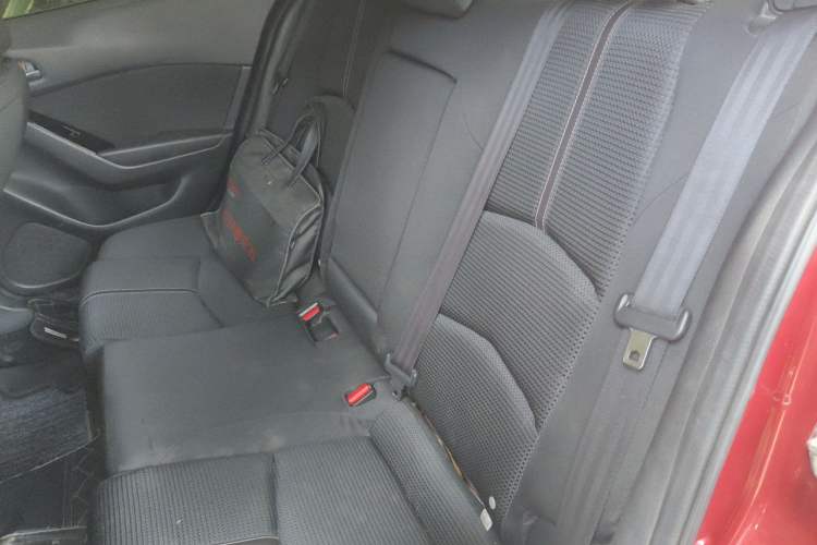 Used Mazda 3 Axela 2017 Sedan 1.5L Automatic Luxury Model Emission Standard China V Left Rear Seat