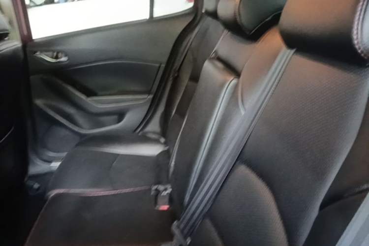 Used Mazda 3 Axela 2017 Sedan 1.5L Automatic Luxury Model Emission Standard China V Left Rear Seat