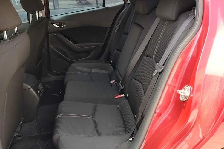 Used Mazda 3 Axela 2017 Sedan 1.5L Automatic Luxury Model Emission Standard China V Left Rear Seat