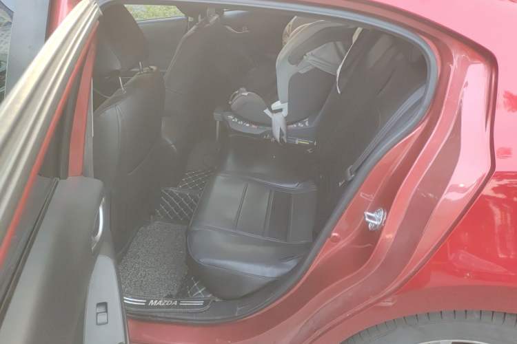 Used Mazda 3 Axela 2017 Sedan 1.5L Automatic Comfort Model Emission Standard China V Left Rear Seat