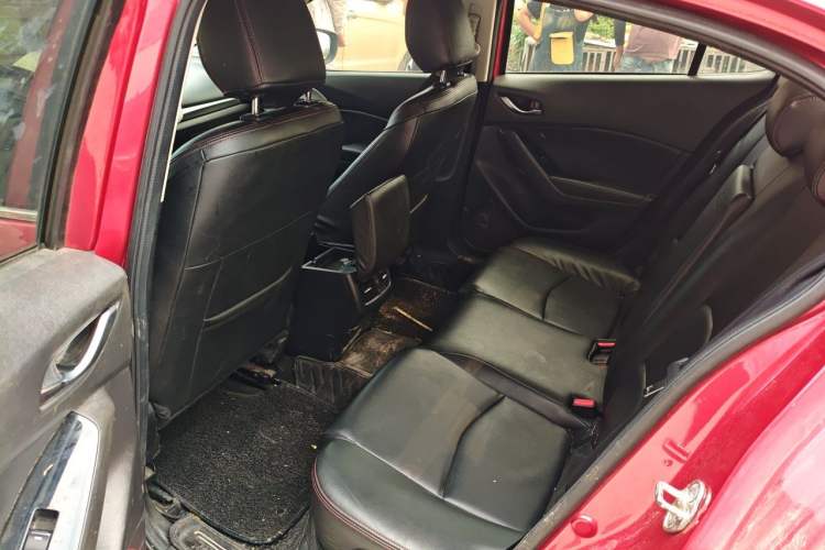 Used Mazda 3 Axela 2017 Sedan 1.5L Automatic Luxury Model Emission Standard China V Left Rear Seat