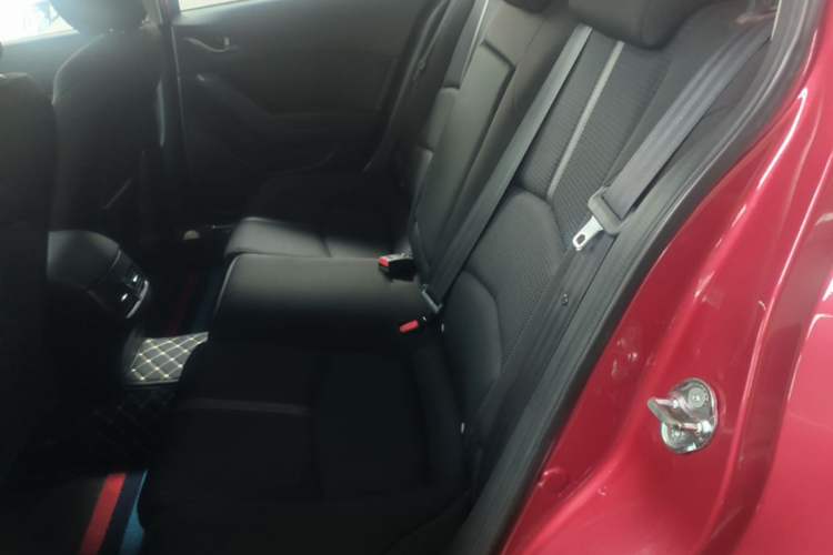 Used Mazda 3 Axela 2017 Sedan 1.5L Automatic Luxury Model Emission Standard China V Left Rear Seat