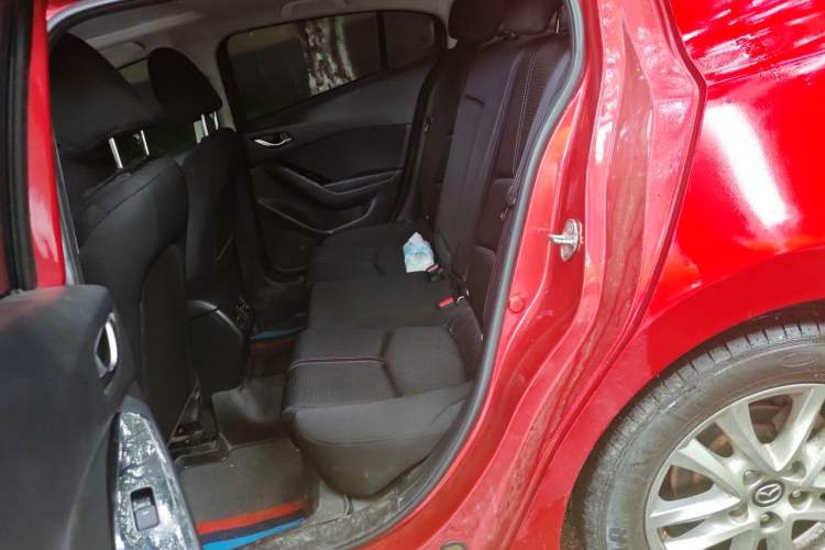 Used Mazda 3 Axela 2017 Sedan 1.5L Automatic Luxury Model Emission Standard China V Left Rear Seat