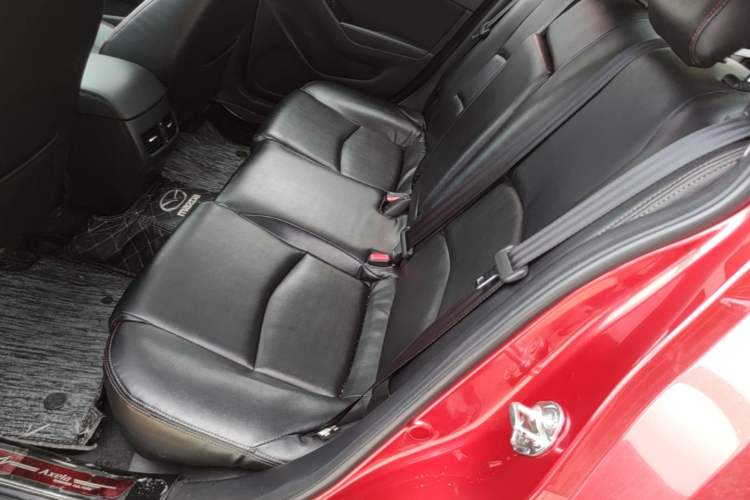 Used Mazda 3 Axela 2017 Sedan 1.5L Automatic Luxury Model Emission Standard China V Left Rear Seat