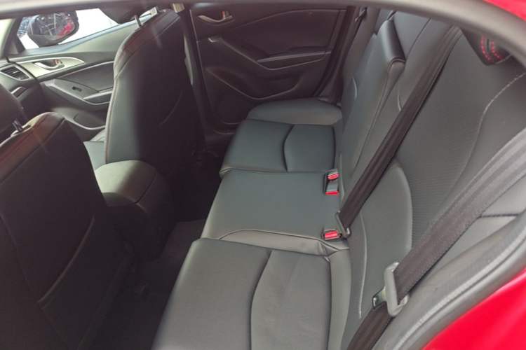 Used Mazda 3 Axela 2017 Sedan 1.5L Automatic Comfort Model Emission Standard China V Left Rear Seat