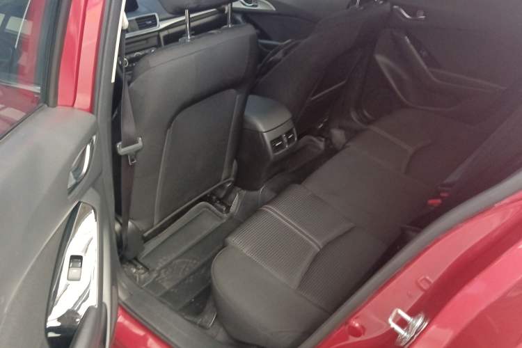 Used Mazda 3 Axela 2017 Sedan 1.5L Automatic Luxury Model Emission Standard China V Left Rear Seat