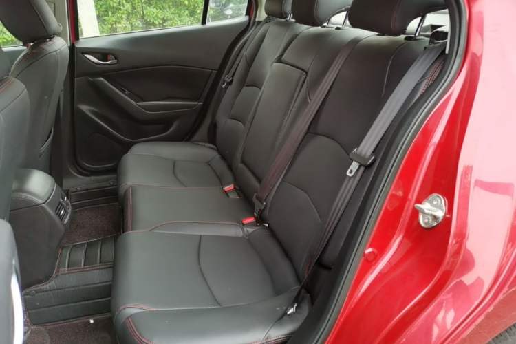 Used Mazda 3 Axela 2017 Sedan 1.5L Automatic Luxury Model Emission Standard China V Left Rear Seat
