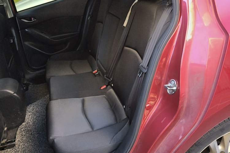 Used Mazda 3 Axela 2017 Sedan 1.5L Automatic Comfort Model Emission Standard China V Left Rear Seat