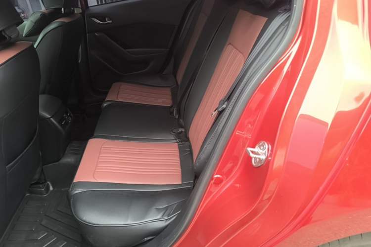 Used Mazda 3 Axela 2017 Sedan 1.5L Automatic Luxury Model Emission Standard China V Left Rear Seat