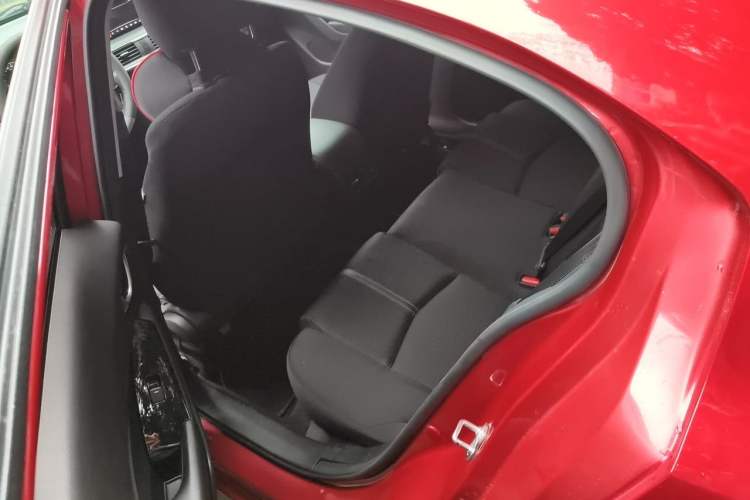 Used Mazda 3 Axela 2017 Sedan 1.5L Automatic Luxury Model Emission Standard China V Left Rear Seat