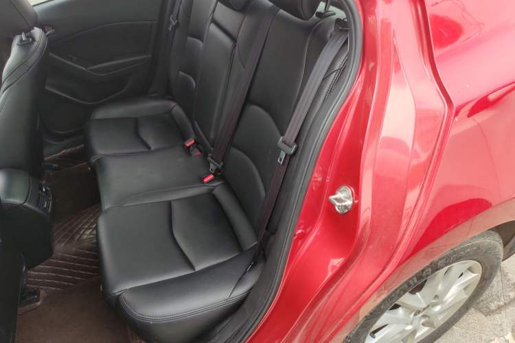 Used Mazda 3 Axela 2017 Sedan 1.5L Automatic Luxury Model Emission Standard China V Left Rear Seat