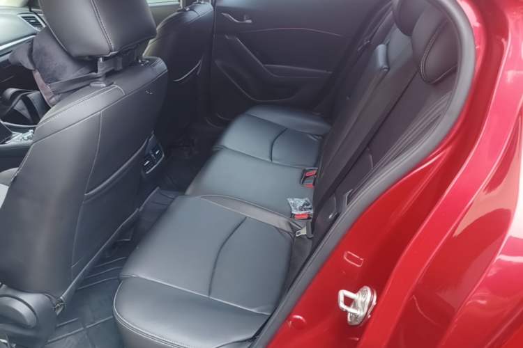 Used Mazda 3 Axela 2017 Sedan 1.5L Automatic Luxury Model Emission Standard China V Left Rear Seat