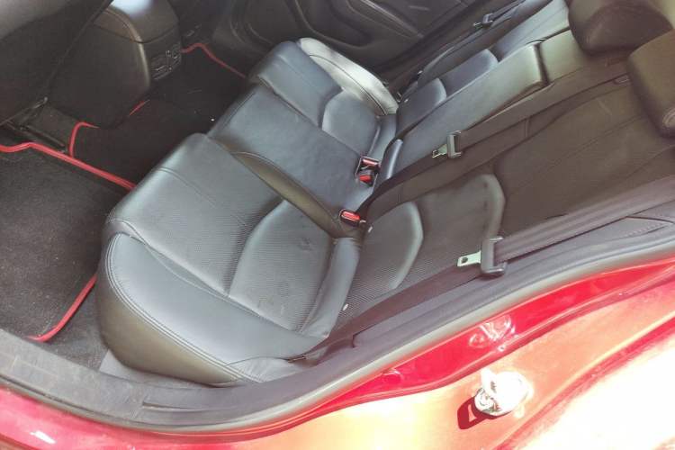 Used Mazda 3 Axela 2017 Hatchback 2.0L Automatic Sport Model China V Emission Standard Left Rear Seat