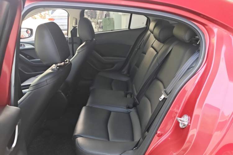 Used Mazda 3 Axela 2017 Sedan 1.5L Automatic Luxury Model Emission Standard China V Left Rear Seat