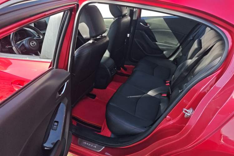 Used Mazda 3 Axela 2017 Sedan 1.5L Automatic Luxury Model Emission Standard China V Left Rear Seat