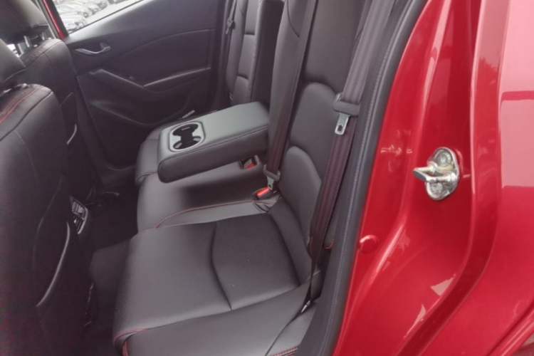Used Mazda 3 Axela 2017 Sedan 1.5L Automatic Luxury Model Emission Standard China V Left Rear Seat