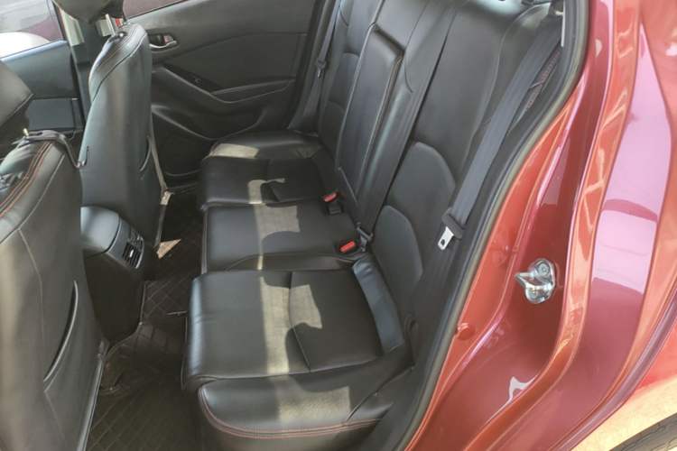 Used Mazda 3 Axela 2017 Sedan 1.5L Automatic Luxury Model Emission Standard China V Left Rear Seat