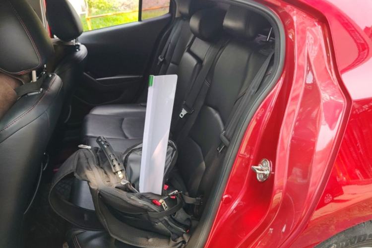 Used Mazda 3 Axela 2017 Hatchback 1.5L Automatic Luxury Model China VI Standard Left Rear Seat