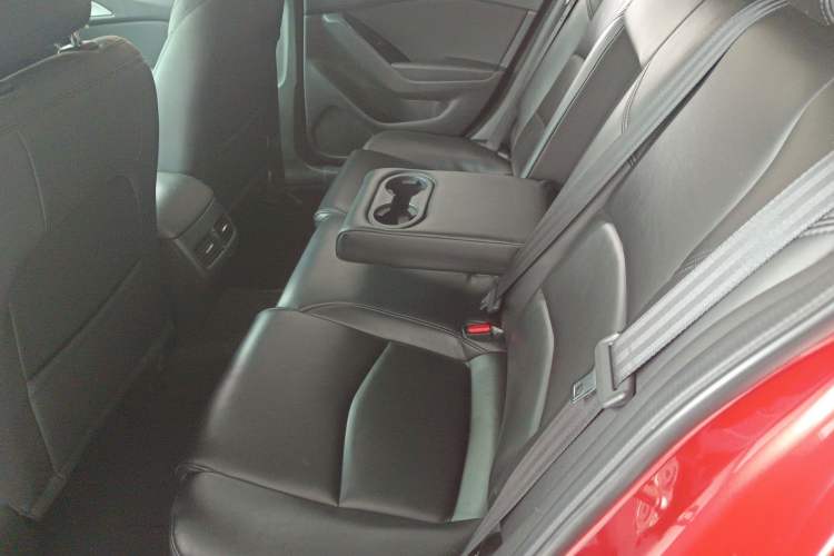 Used Mazda 3 Axela 2017 Sedan 1.5L Automatic Luxury Model Emission Standard China V Left Rear Seat