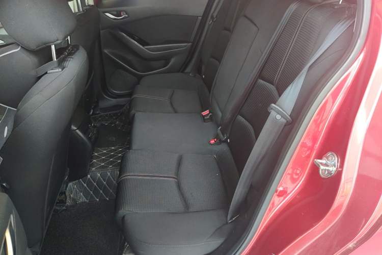Used Mazda 3 Axela 2017 Sedan 1.5L Automatic Luxury Model Emission Standard China V Left Rear Seat