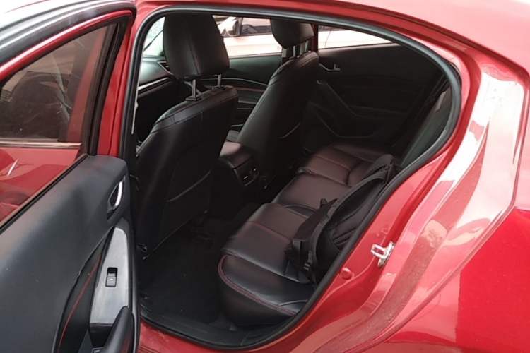 Used Mazda 3 Axela 2017 Sedan 1.5L Automatic Luxury Model Emission Standard China V Left Rear Seat