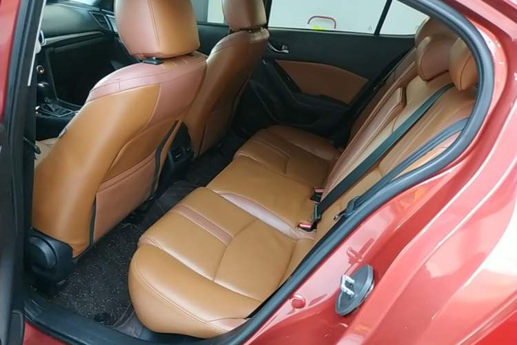 Used Mazda 3 Axela 2017 Sedan 1.5L Automatic Luxury Model Emission Standard China V Left Rear Seat