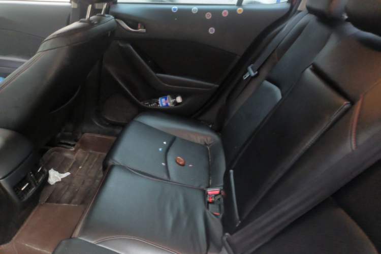 Used Mazda 3 Axela 2017 Sedan 1.5L Automatic Luxury Model Emission Standard China V Left Rear Seat