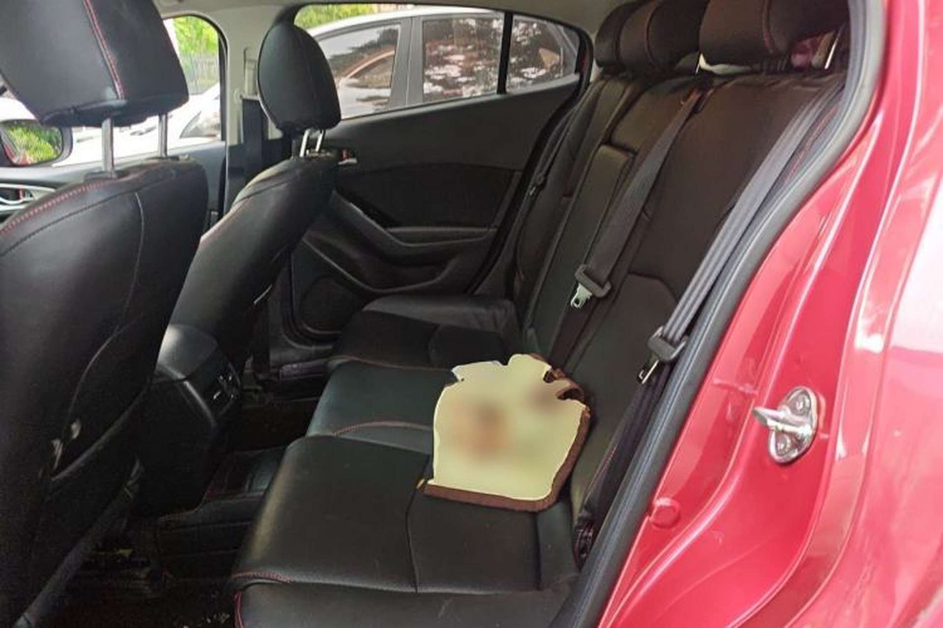 Used Mazda 3 Axela 2017 Hatchback 2.0L Automatic Luxury Model Emission Standard China V Left Rear Seat