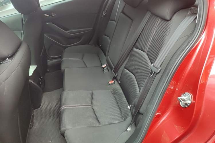 Used Mazda 3 Axela 2017 Sedan 1.5L Automatic Luxury Model China VI Standard Left Rear Seat